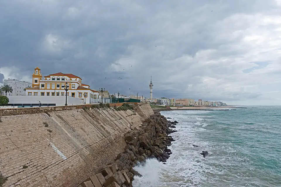 The seafront walls of Cádiz